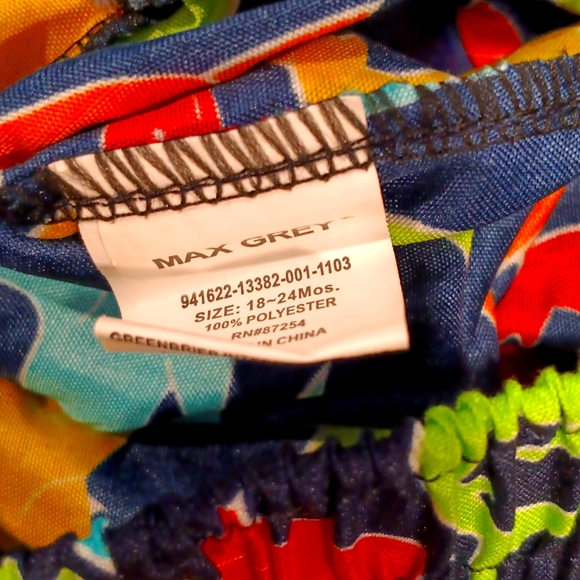 Free with purchase 18 months shark swim trunks - Picture 2 of 2